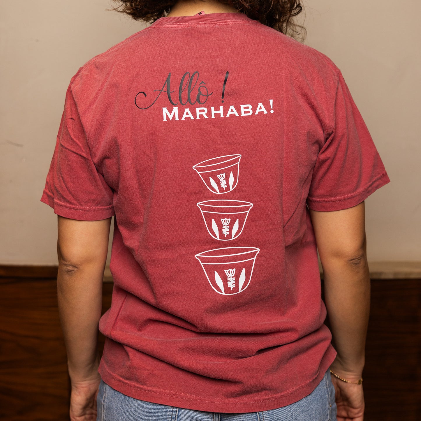 Allô Marhaba Short Sleeve T-Shirt in Red